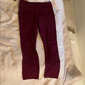 Lululemon leggings size 4 with pockets & back zip